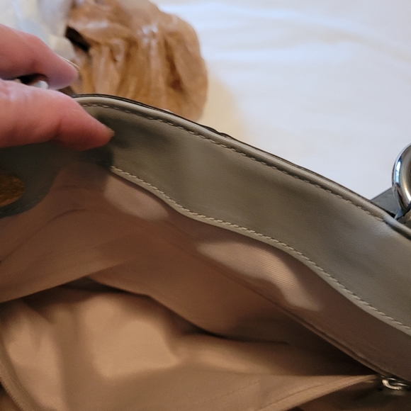 Coach - Picture 4 of 6